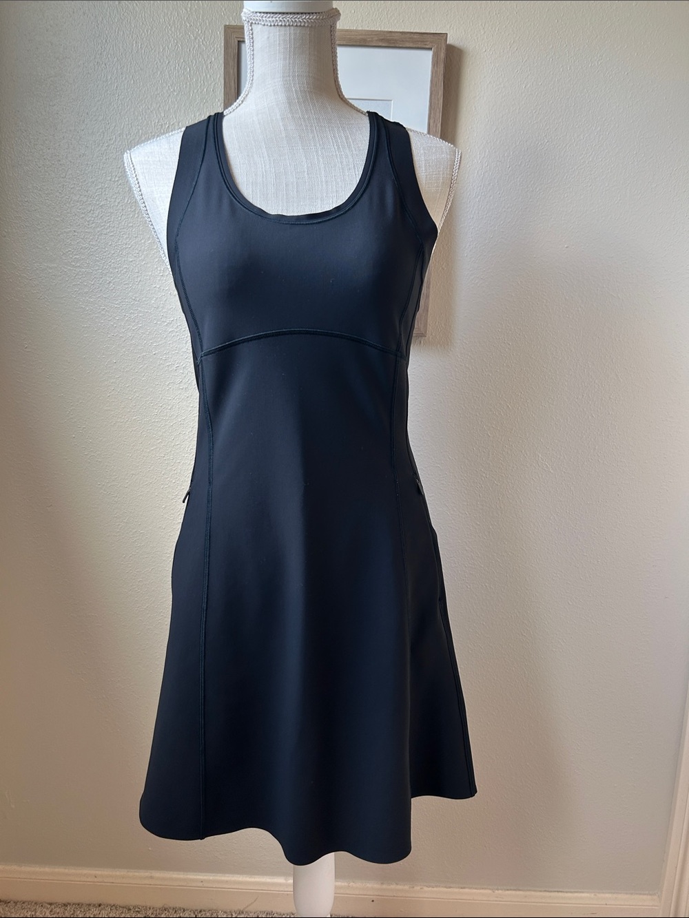 Athleta Levitate dress - black